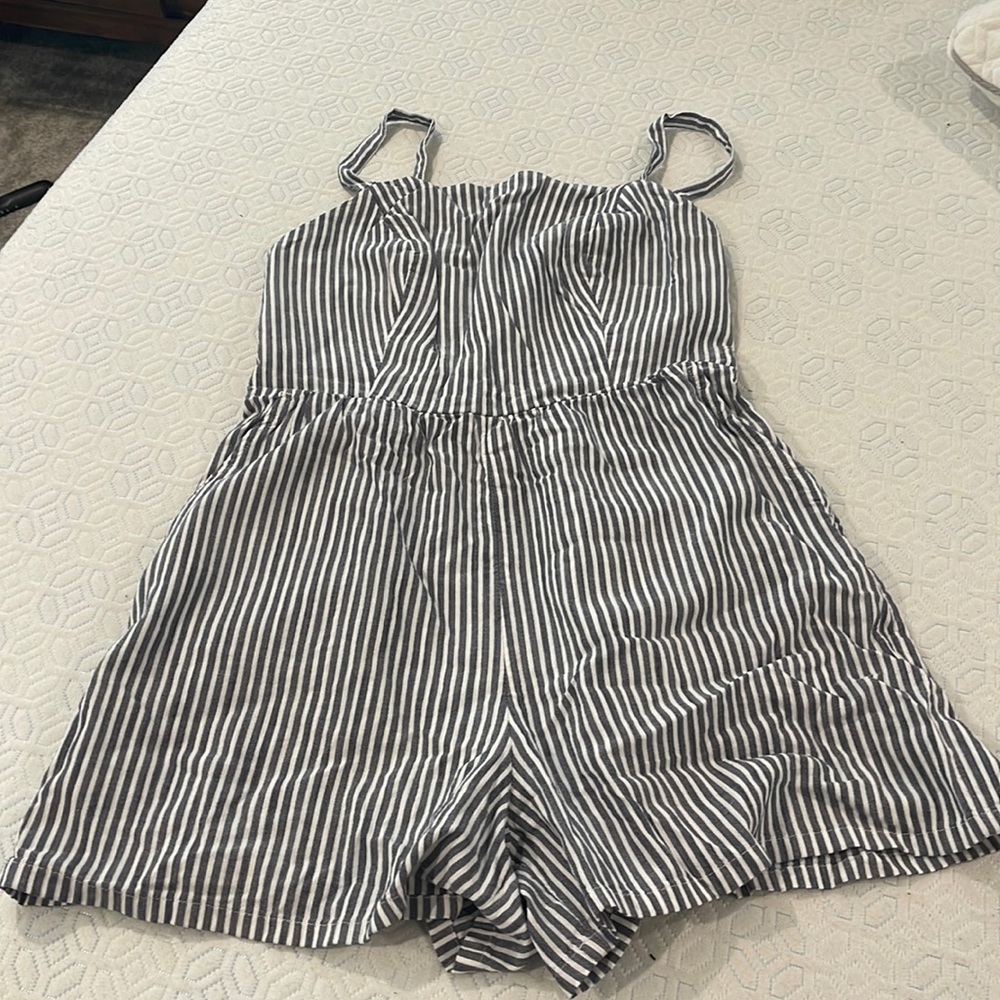 Cute grey striped old navy medium romper